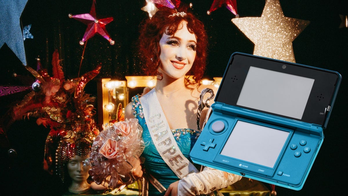 Chappell Roan Supports Fan Taking Concert Pictures On Their Nintendo DS